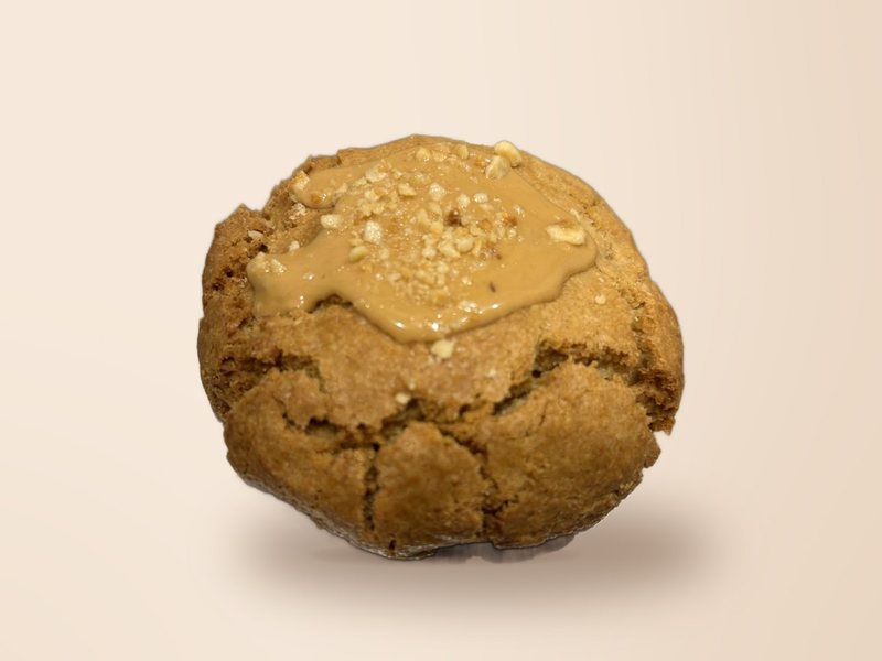 Galleta de avellana de CHICA con crema de avellana y avellana picada por encima