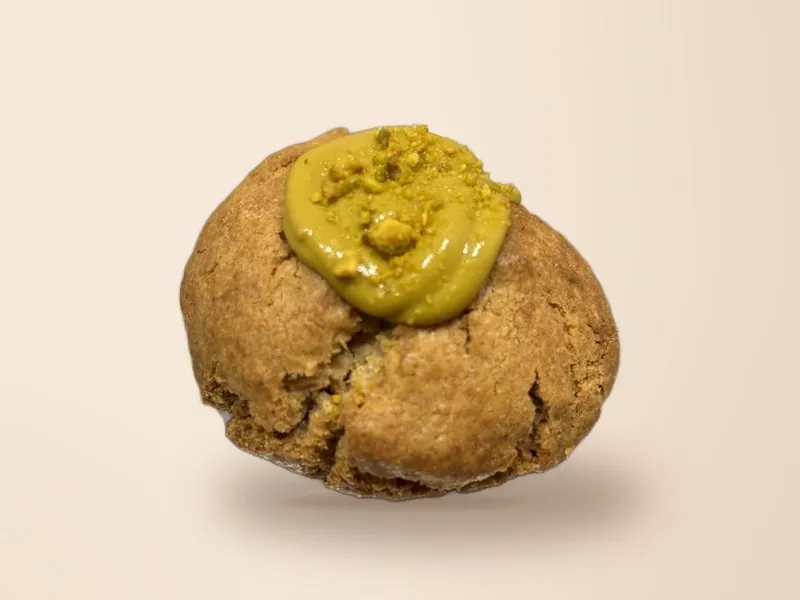 Galeta de pistatxo de CHICA amb crema de pistatxo i pistatxo picat per sobre